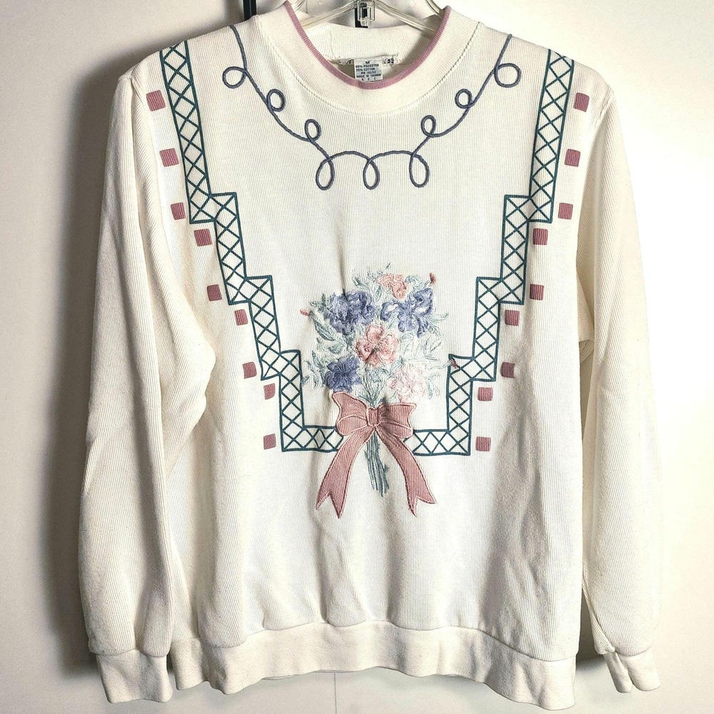M‎ vintage cottage-core embroidered flowers sweater from Alfred Dunner